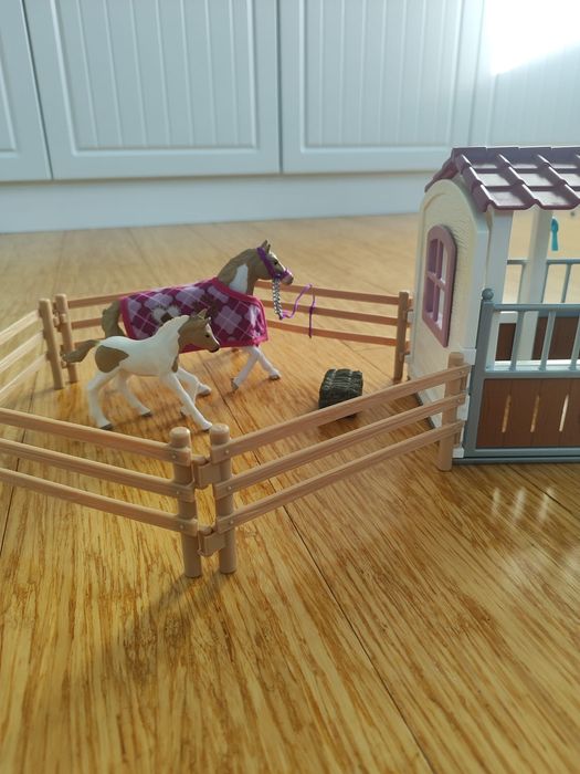 SCHLEICH 42369 Box 2 konie dodatki