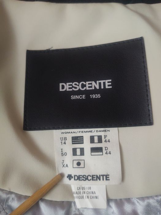 DESCENTE зимова жіноча куртка розмір L.