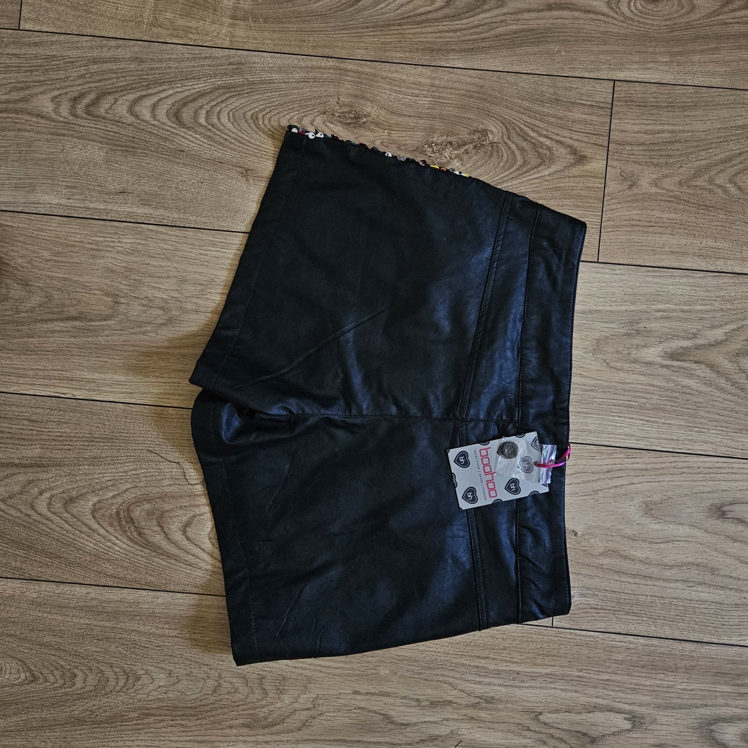 Nowe z metką spodenki 38 M boohoo