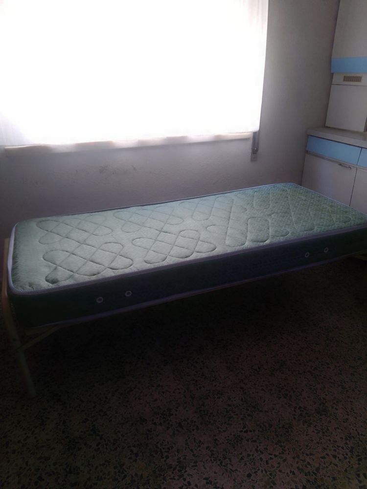 Cama de ferro com colchão