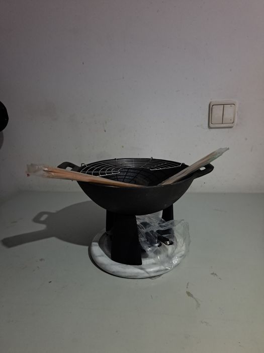 Fogareiro para Fundue com grelha e assessorios  novo. Sem uso.