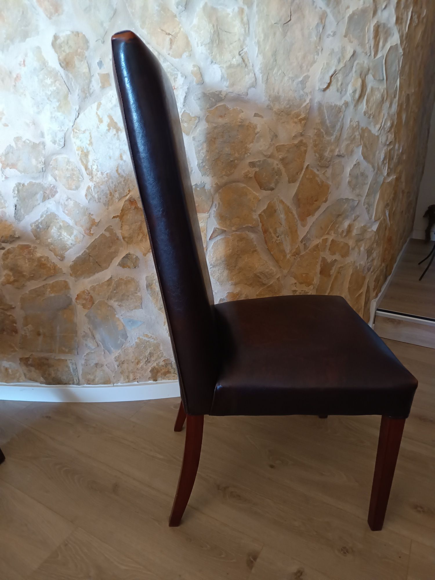 6 cadeiras de sala de jantar, em muito bom estado.