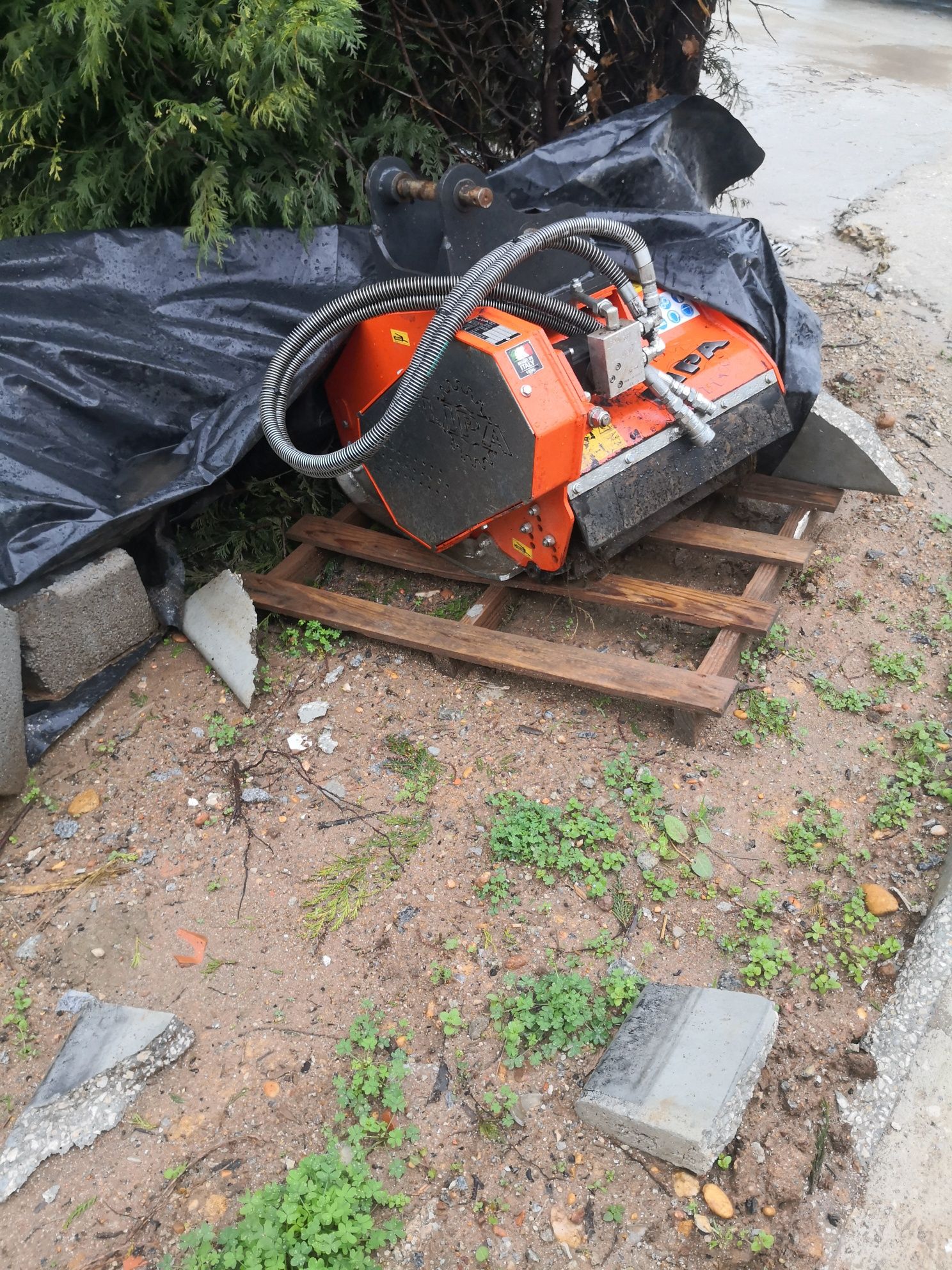 Vendo destrossador para mine giratória como novo para limpeza de terre