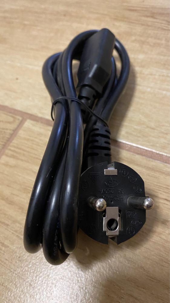 Kabel przewód zasilający komputerowy komputer