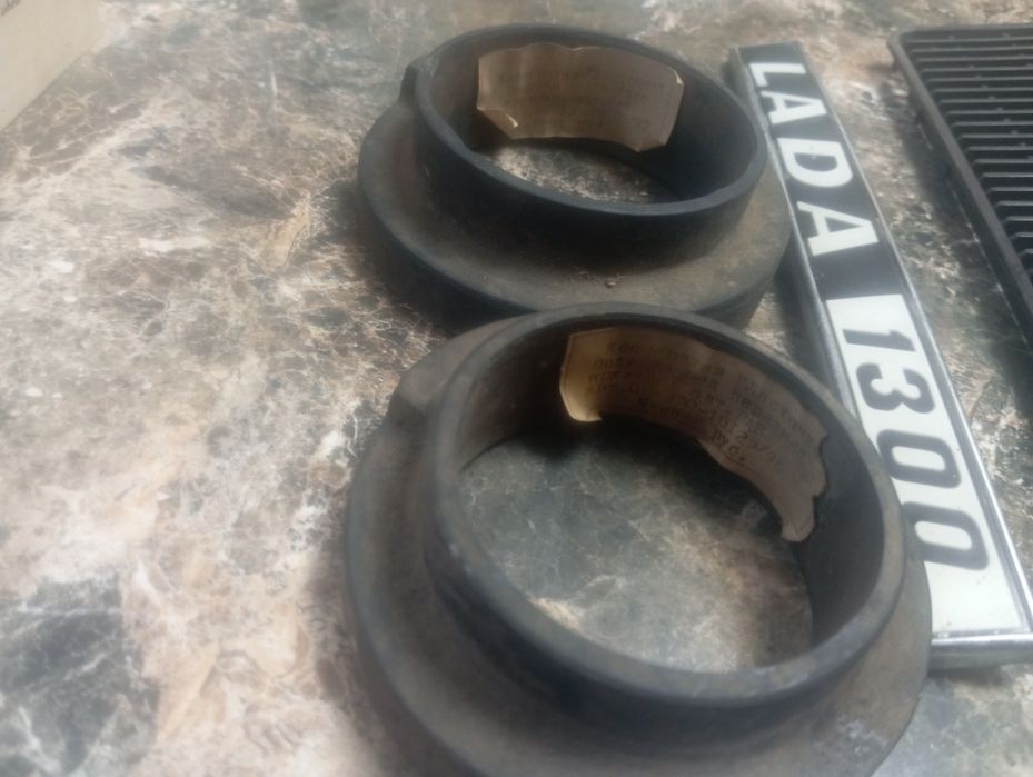 Замок двері 2101  03 02 06 подушка КПП направляючі клапанів табличка