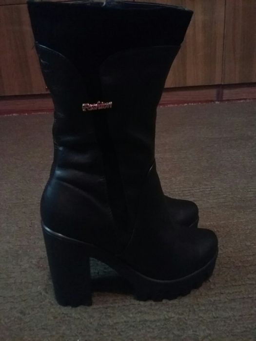 Продам зимові кожані ботінки