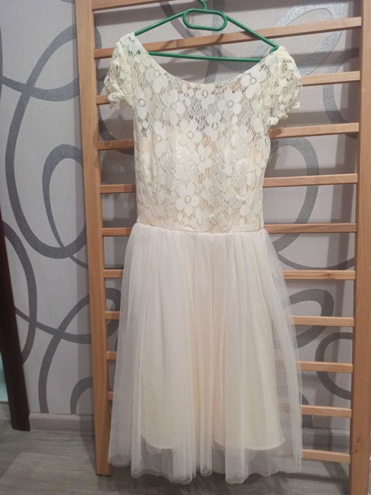 Коротка сукня з мереживом