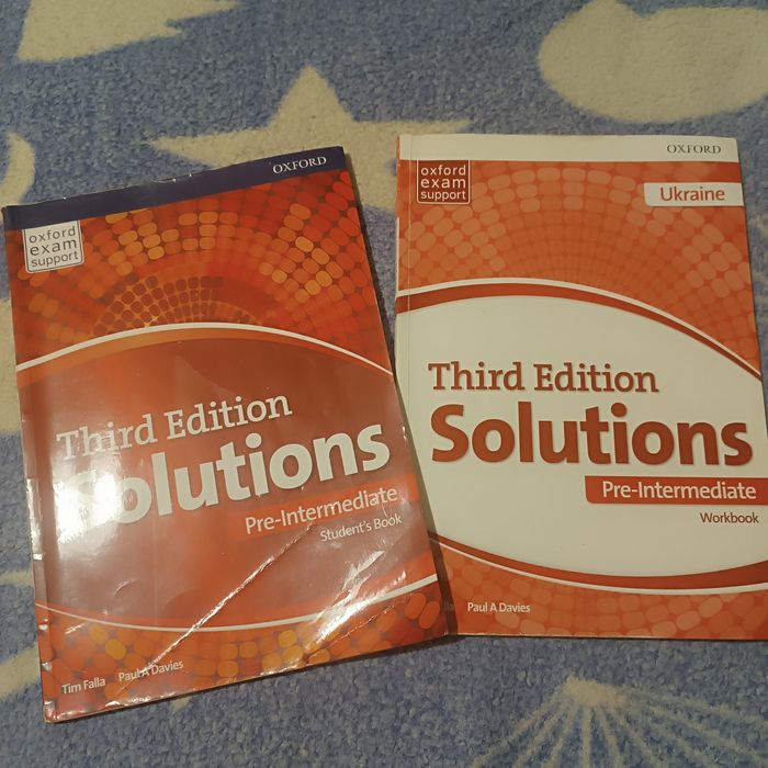 Solutions Third Edition Pre-Intermediate student's Book + Workbook
