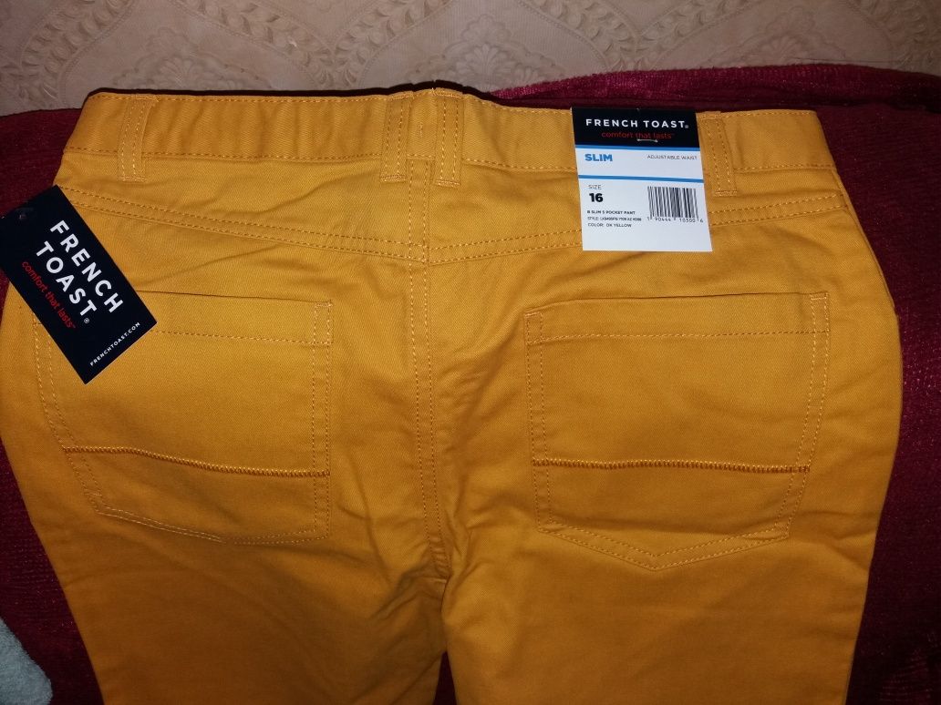 брюки чиносы горчичного цвета