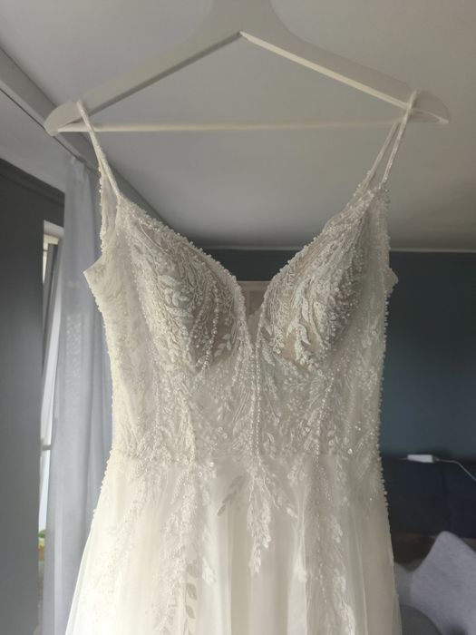 Brokatowa Suknia ślubna na ramiączkach z rozcięciem S Kelly Ivory