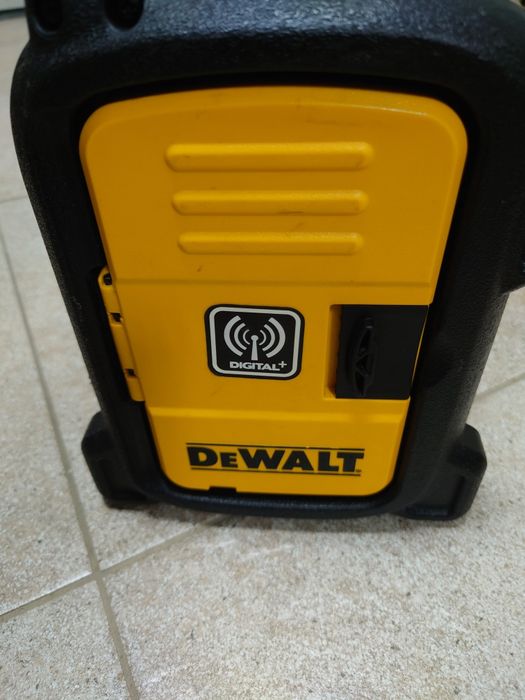 Радіоприймач-колонка DeWalt DCR020.