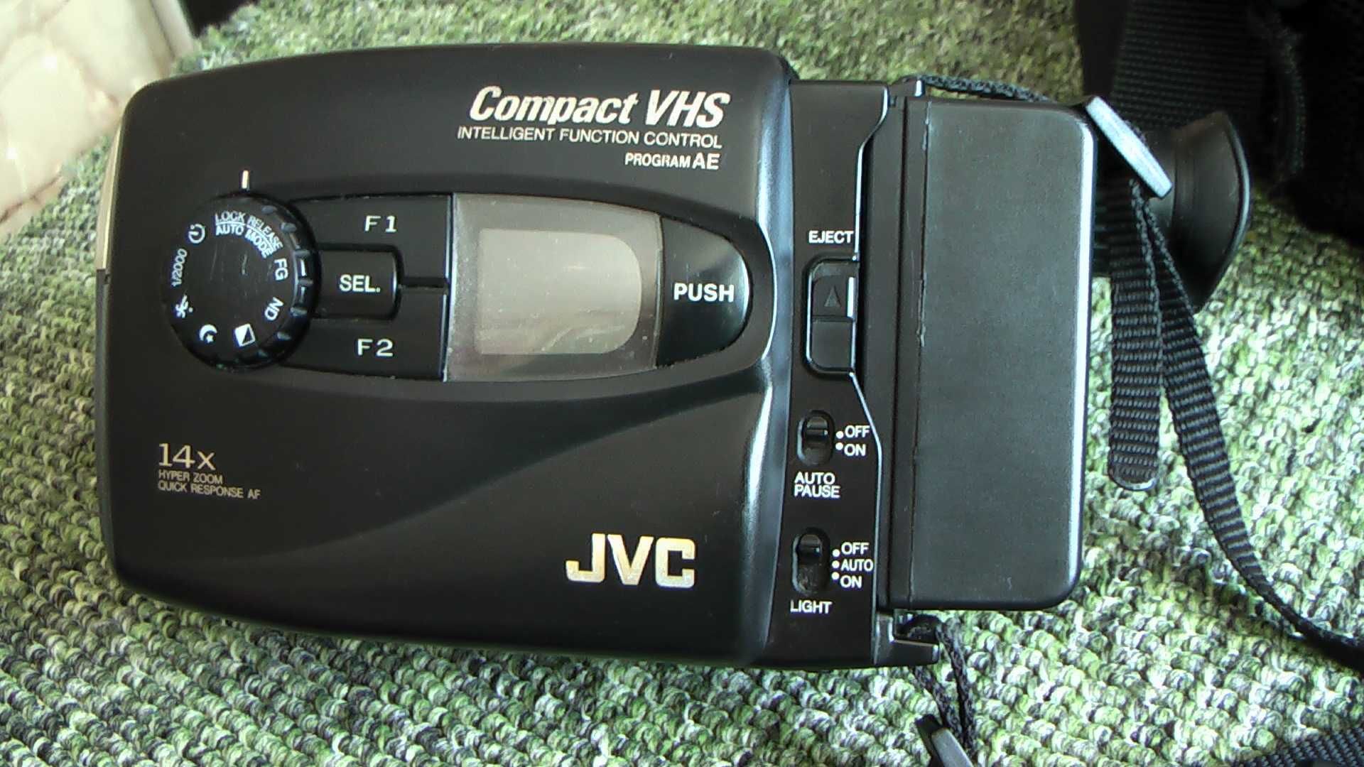 Відеокамера JVC GR-AX627E