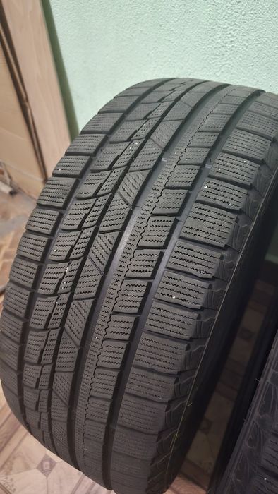 Б/У зимові шини 235/45 R18 98V