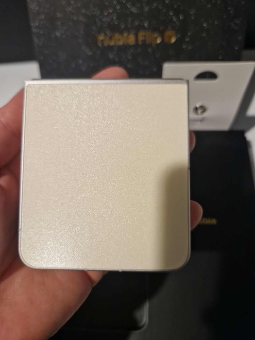nubia flip 5g smartfon