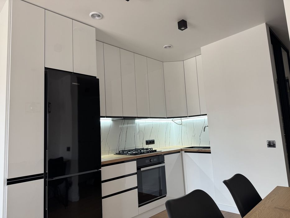 Оренда вул.Стрийська 45 новобуд з ремонтом .Кухня студія та спальня