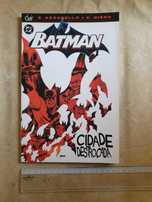 Livro usado de banda desenhada Batman: Cidade Destroçada.
