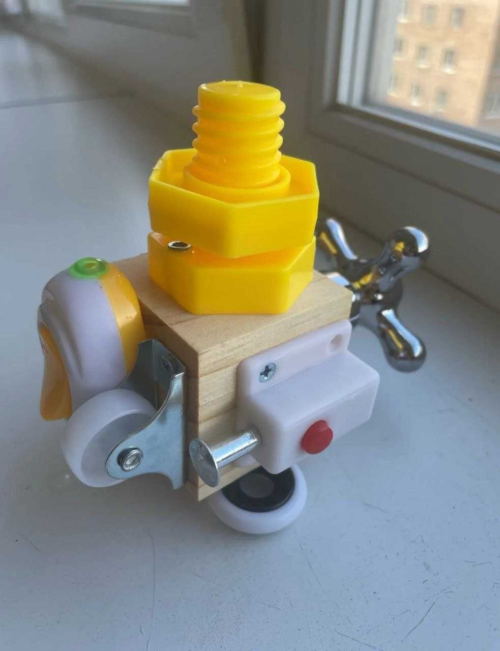 Бізі кубик, найкраща розвиваюча іграшка для дитини.