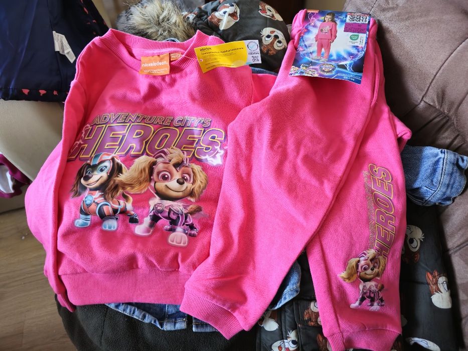 Spodnie dresowe dziewczęce 98/104