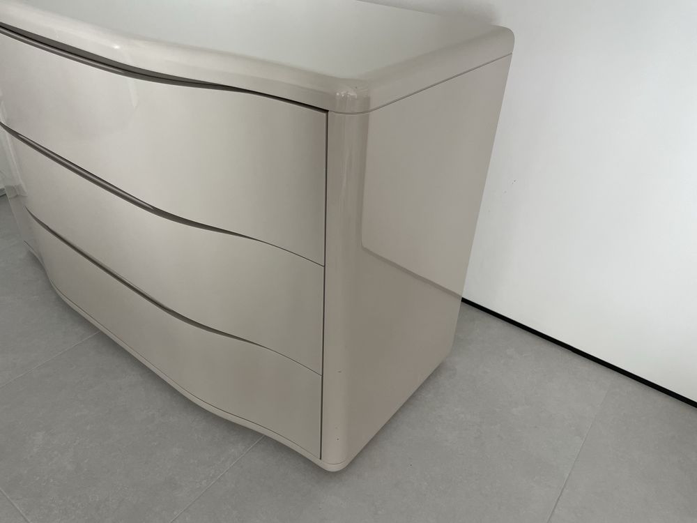 Comoda DiCarmo modelo Londres