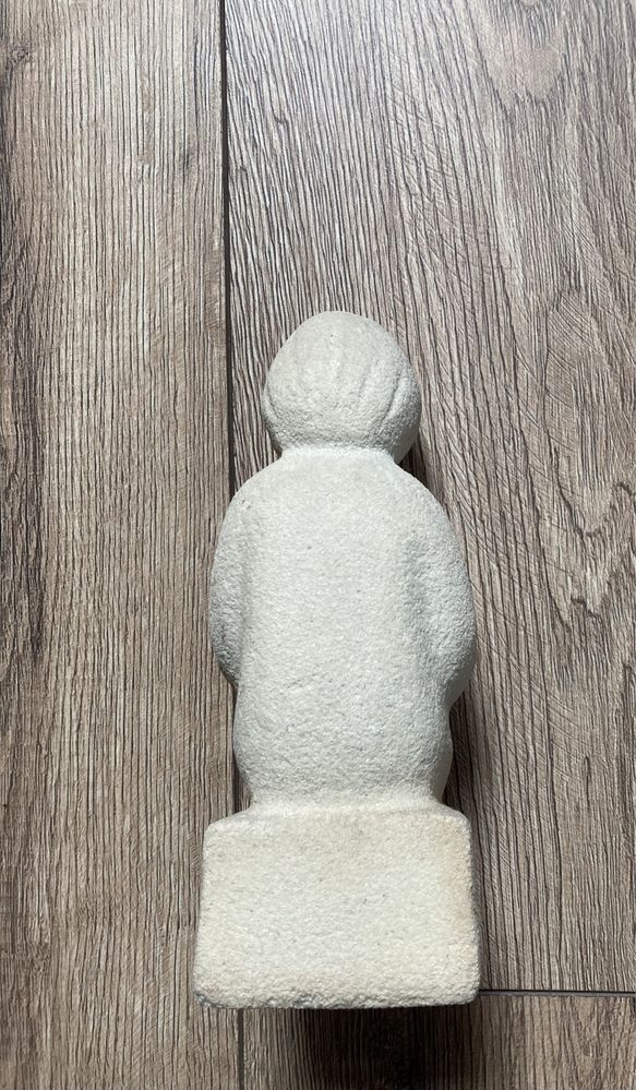 Figurka Marbell z piaskowca podpórka do książek