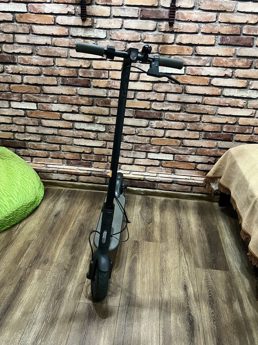 Електросамокат Mi Electric Scooter Essential.