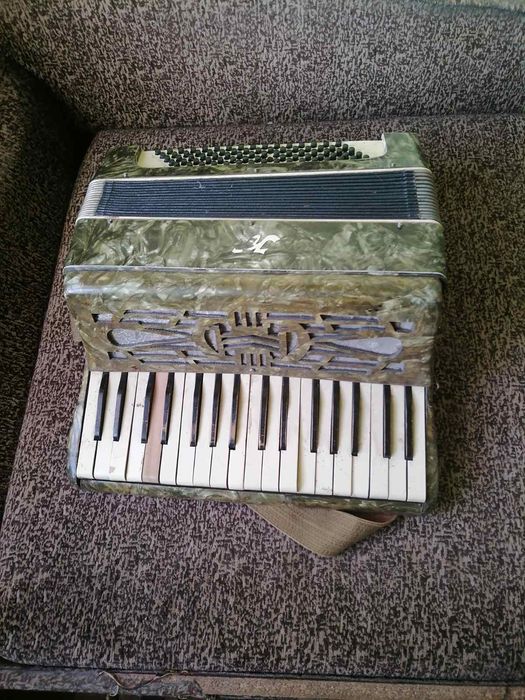 Продам Аккордеон