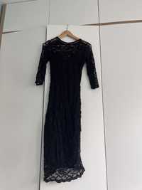 Czarna koronkowa sukienka