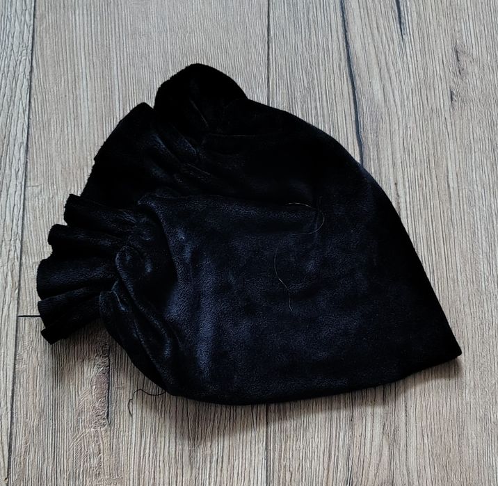 Czapka dziewczęca czarna welurowa 5-8 lat