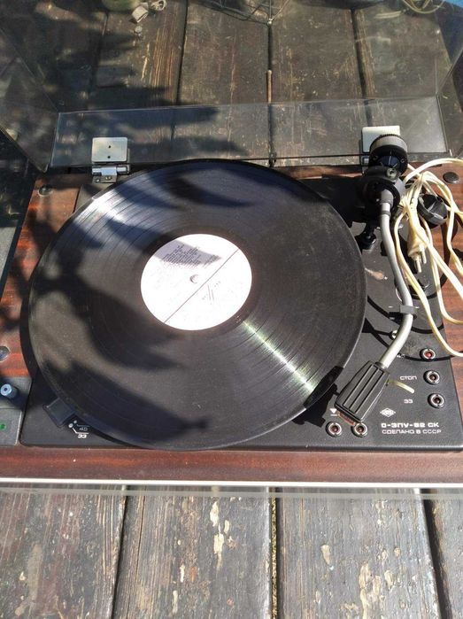 Програвач вінілових платівок  " Радіотехніка 001 стерео .