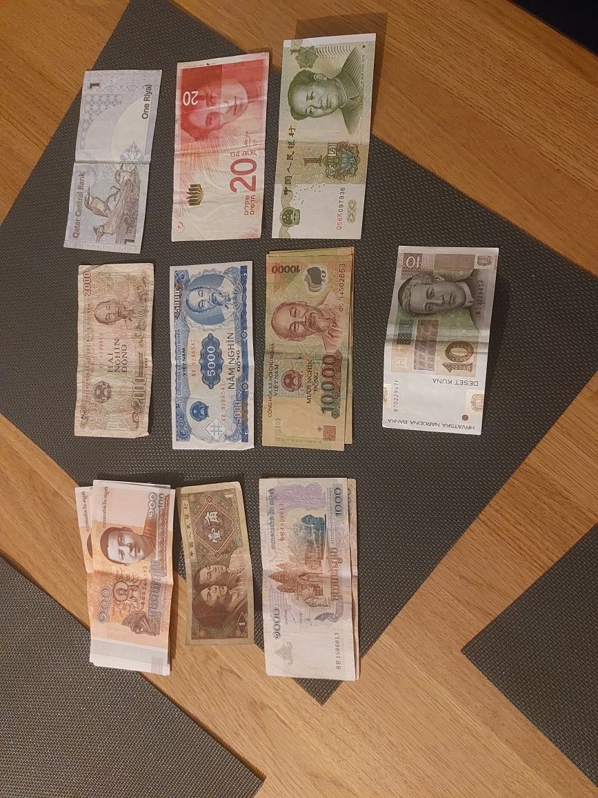 Banknoty i monety różnych walut