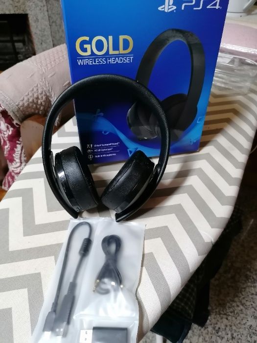 PS4 Gold Wireless Headset