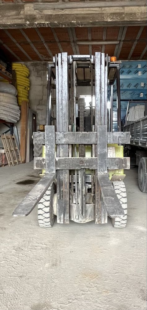 Empilhador Clark 1500kg Gás