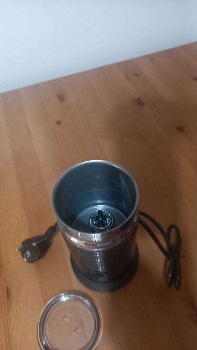 Conjunto máquina café Nespresso Verto + Aeroccinos