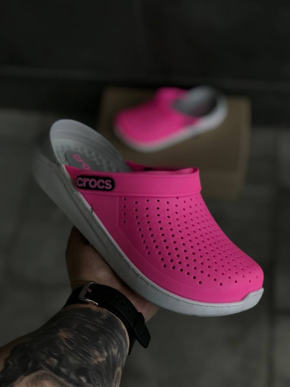 Женские шлепанцы Crocs Розовые пляжные кроксы Жіночі крокси