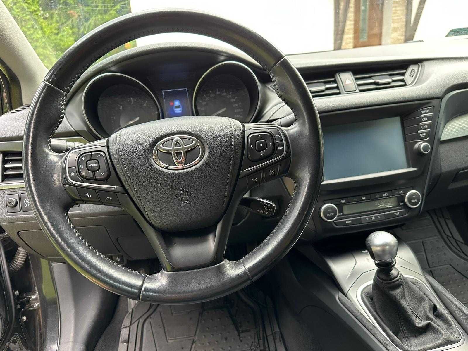 Sprzedam Toyotę Avensis