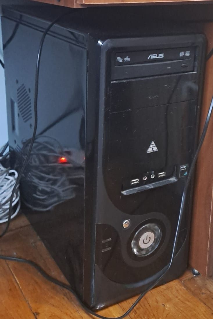 Intel Core i7 3,4 GHz, Nvida geforce gt630