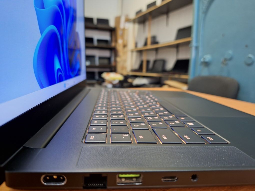 Razer Blade 15 Base i7-10750H RTX 3070 8Gb DDR4 32Gb SSD 1Tb