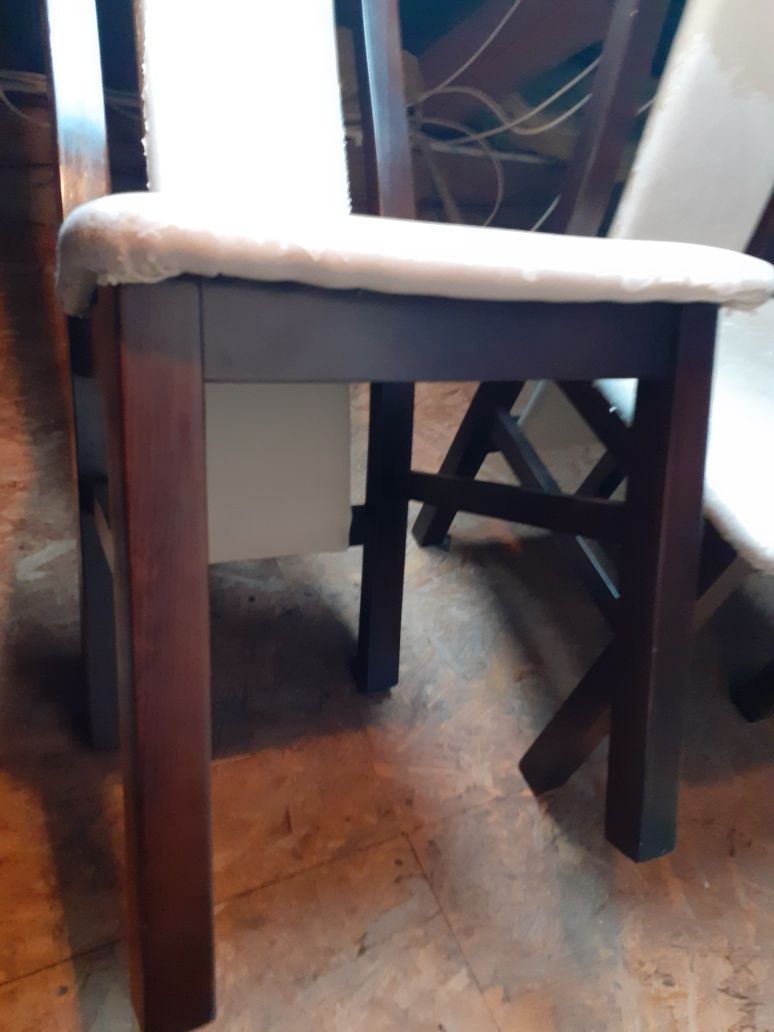 Krzesła stołki 4 sztuki