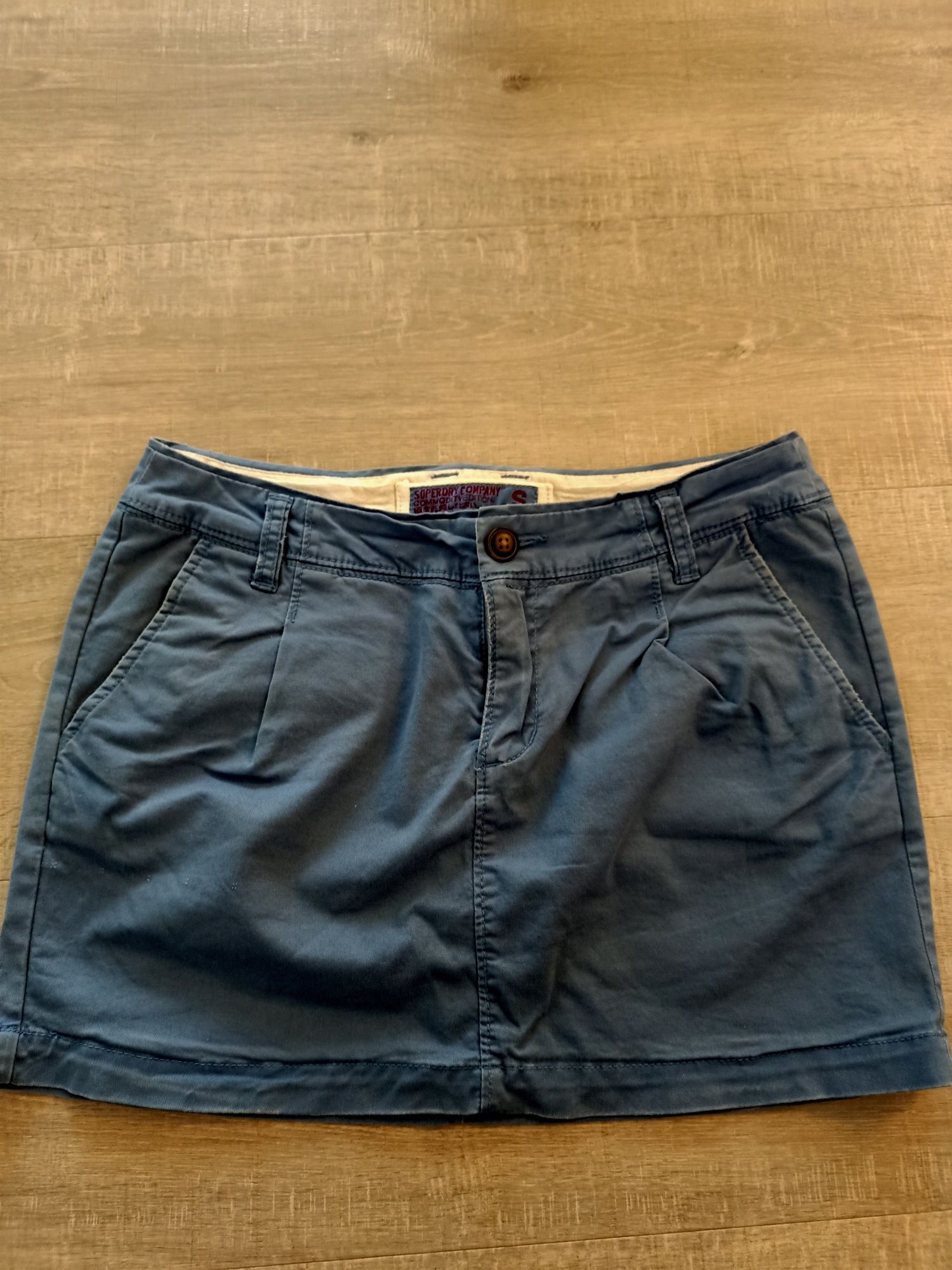 Spódnica firmy Superdry S pas 76cm