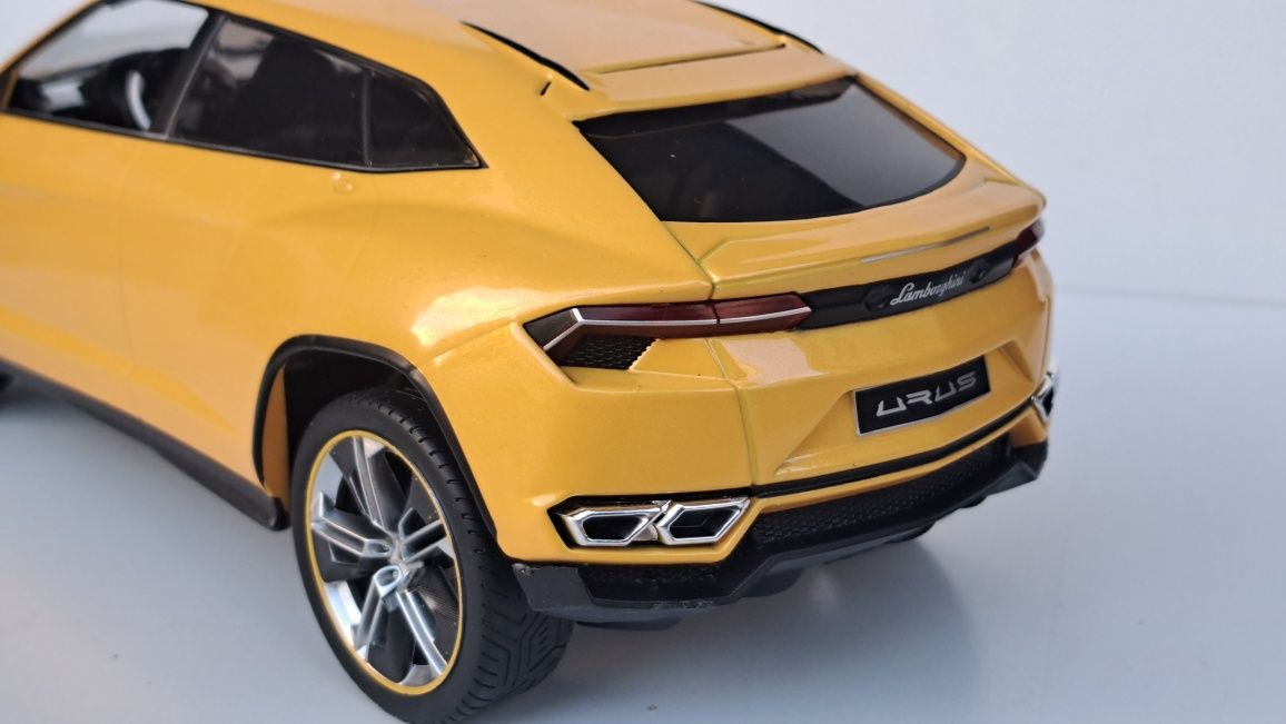 Lamborghini Urus 1:18