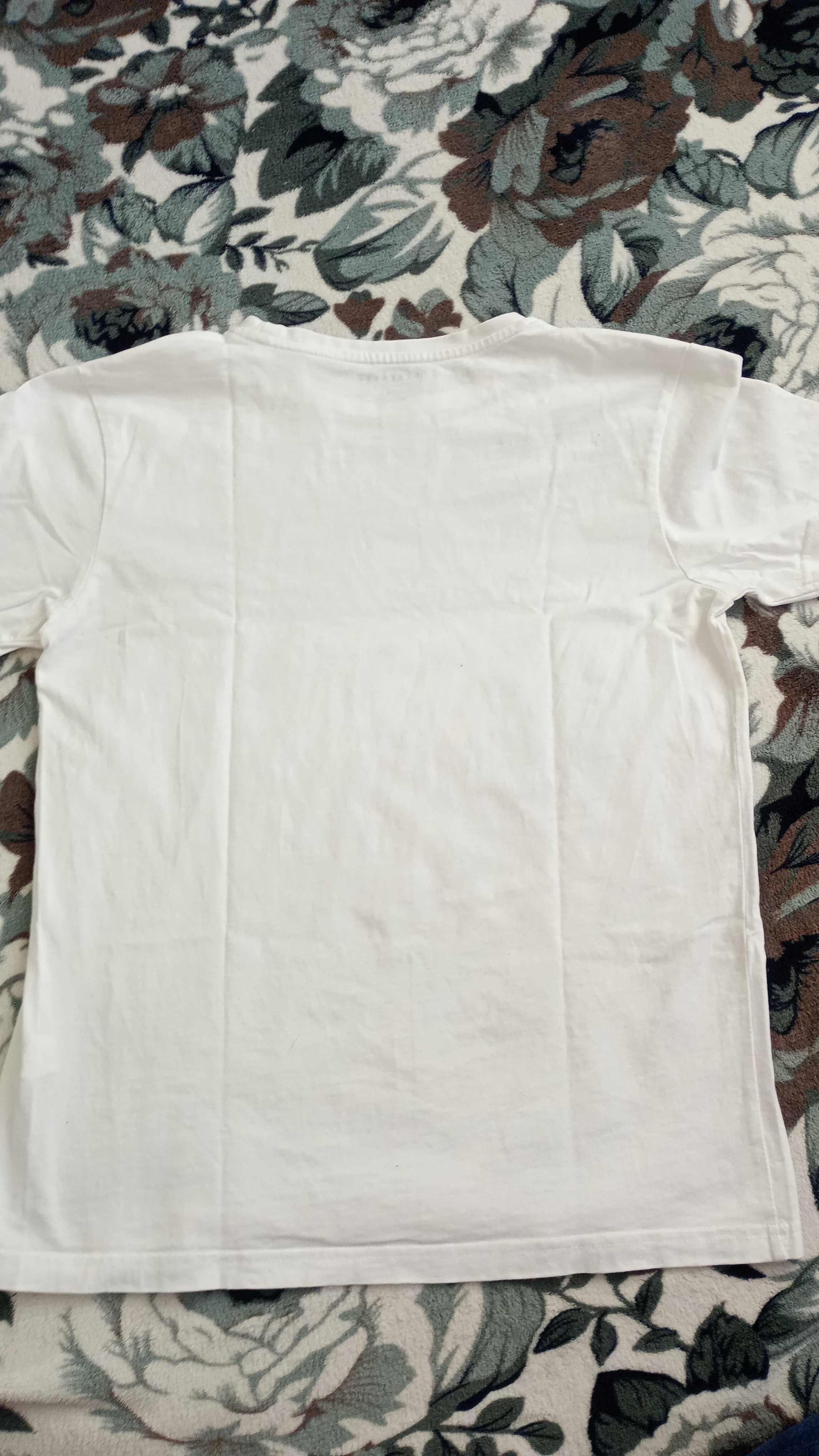 Biały t-shirt  chłopięcy na w-f Reservet r.152