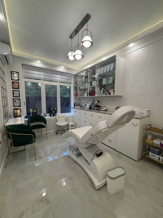 Косметологічна клініка з меблями на Печерську в ЖК KADORR
