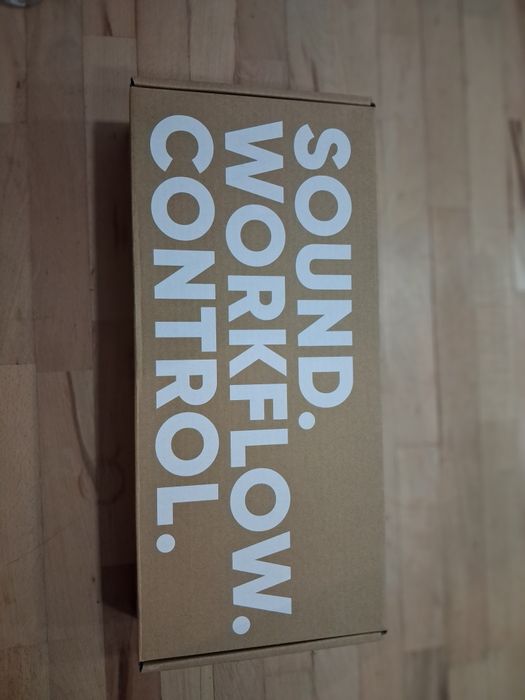 Softube Console 1 – Como Nova, com caixa e cabos originais