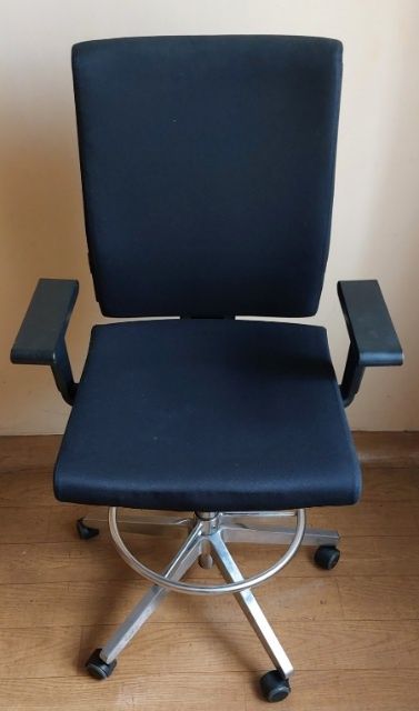 Krzesło biurowe-czarne