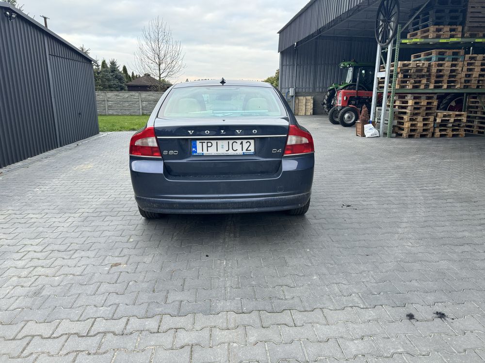 Smochód volvo s80