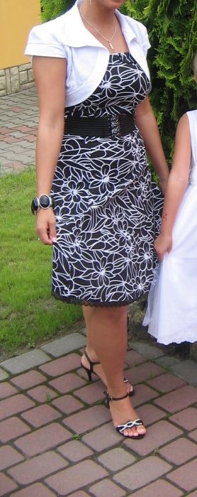 Sukienka z paskiem Amisu, New Yorker