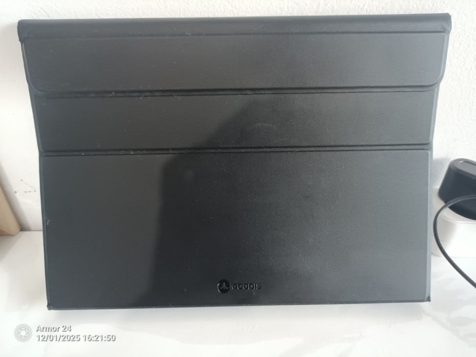 Capa com teclado para tablet GOODIS