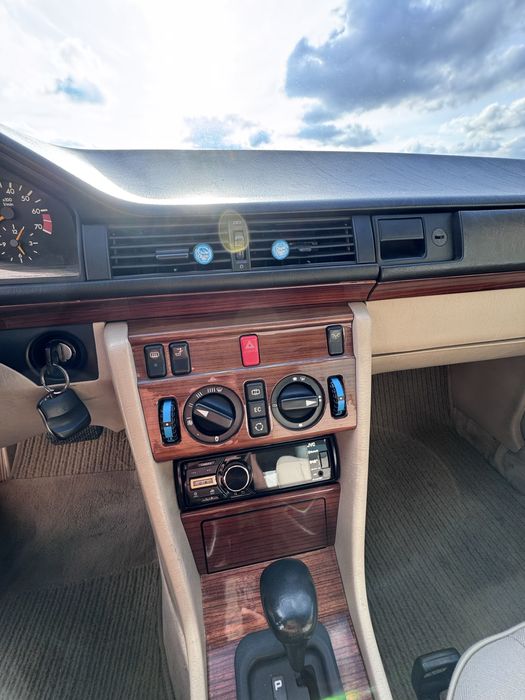 E Klasa e220 Mercedes W124 ładny baleron :)