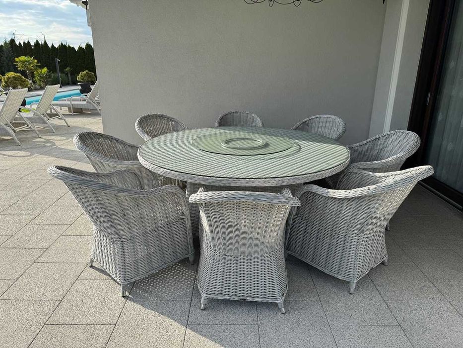 Komplet OLTRE Royal: Stół ø180 + 8 Foteli. | Cena Nowego - 21.790 zł.