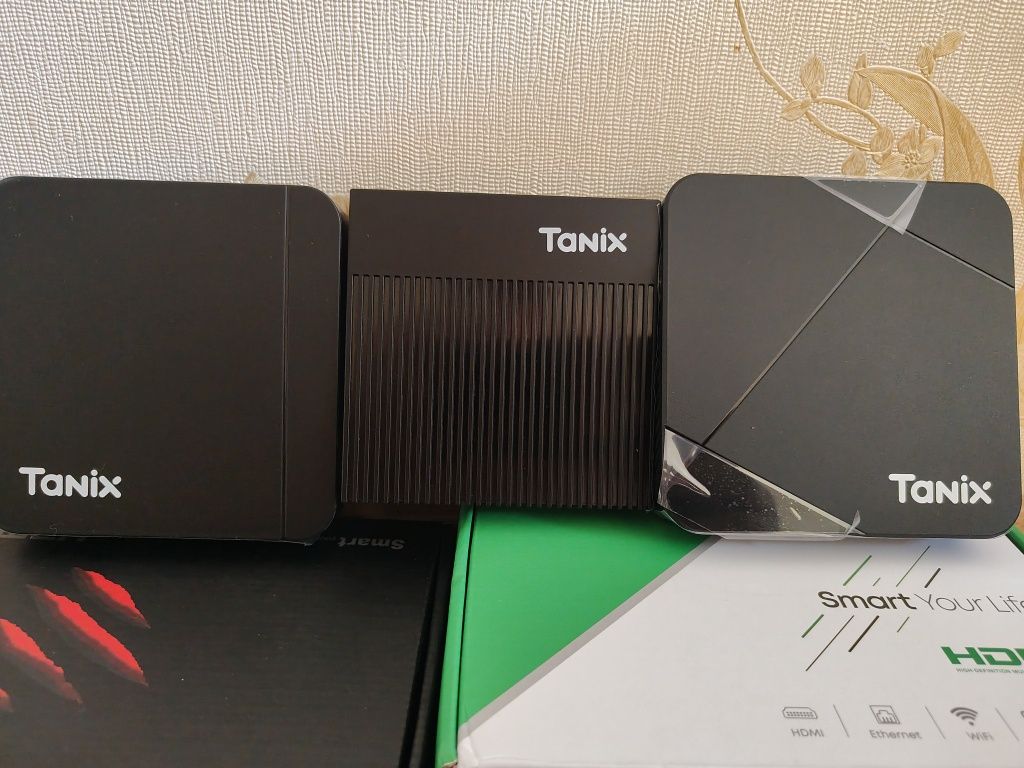 ТВ Смарт приставки Tanix TX5, X4, W2 4/32 Налаштовані є багато інших